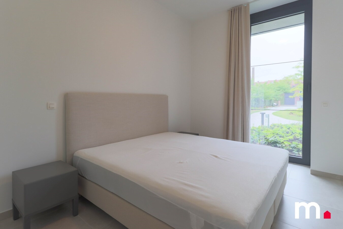 Bemeubeld appartement met lift, 2 slaapkamers én parkeerplaats in Kortrijk 