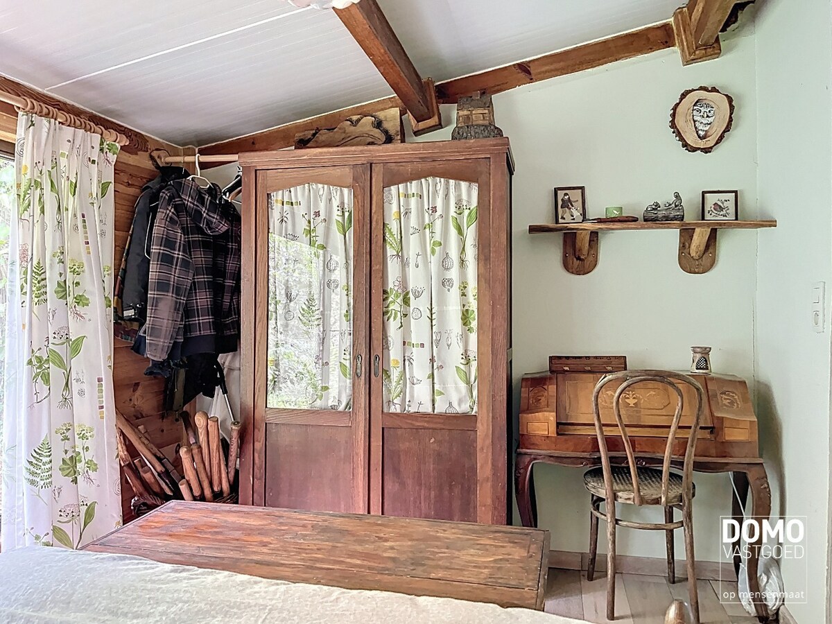 UNIEK DOMEIN MET OFF-GRID VAKANTIEWONING, SCHUUR EN 2 VIJVERS OP 1 HA 41 A 