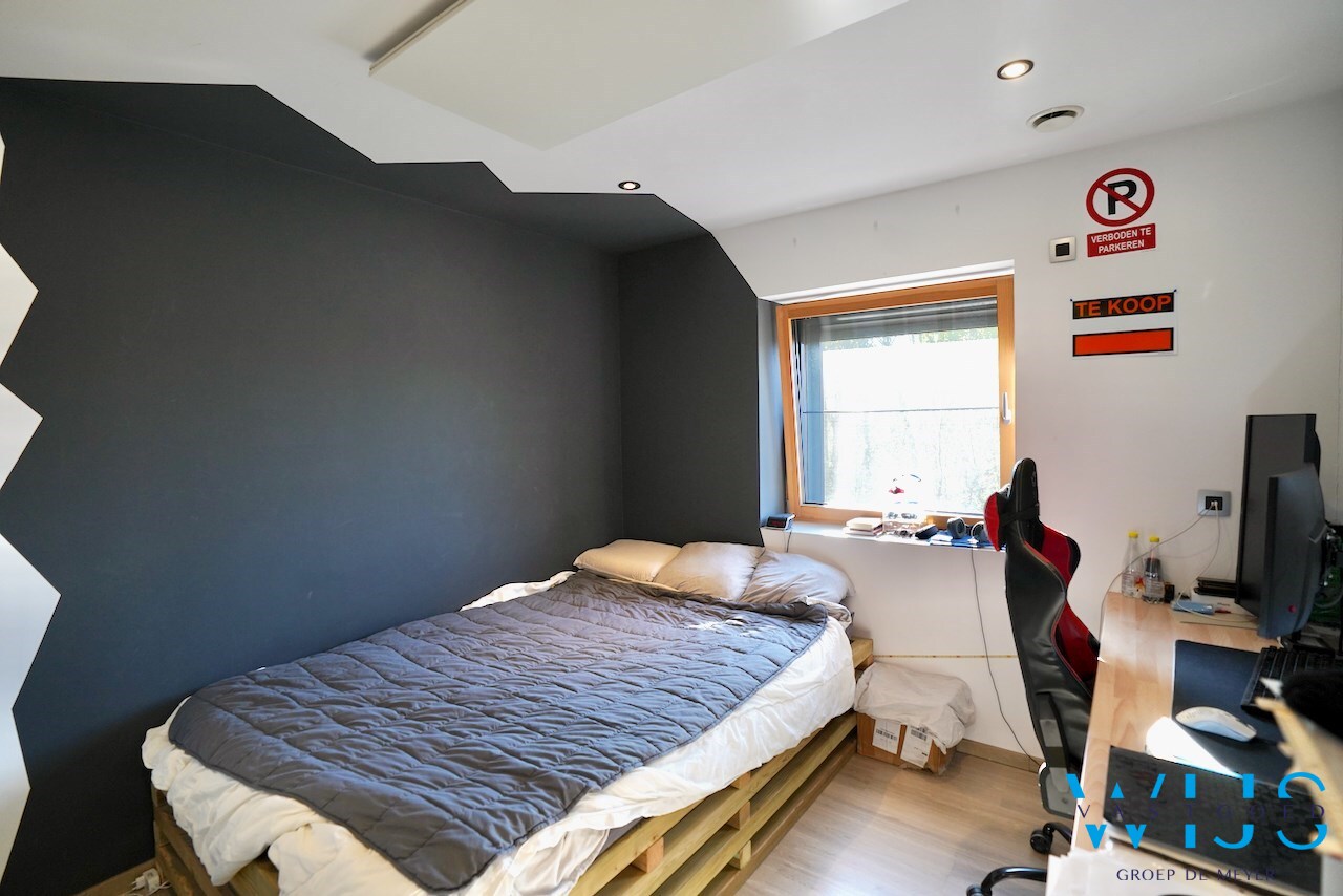 Zeer ruime gezinswoning te Zelzate ! 