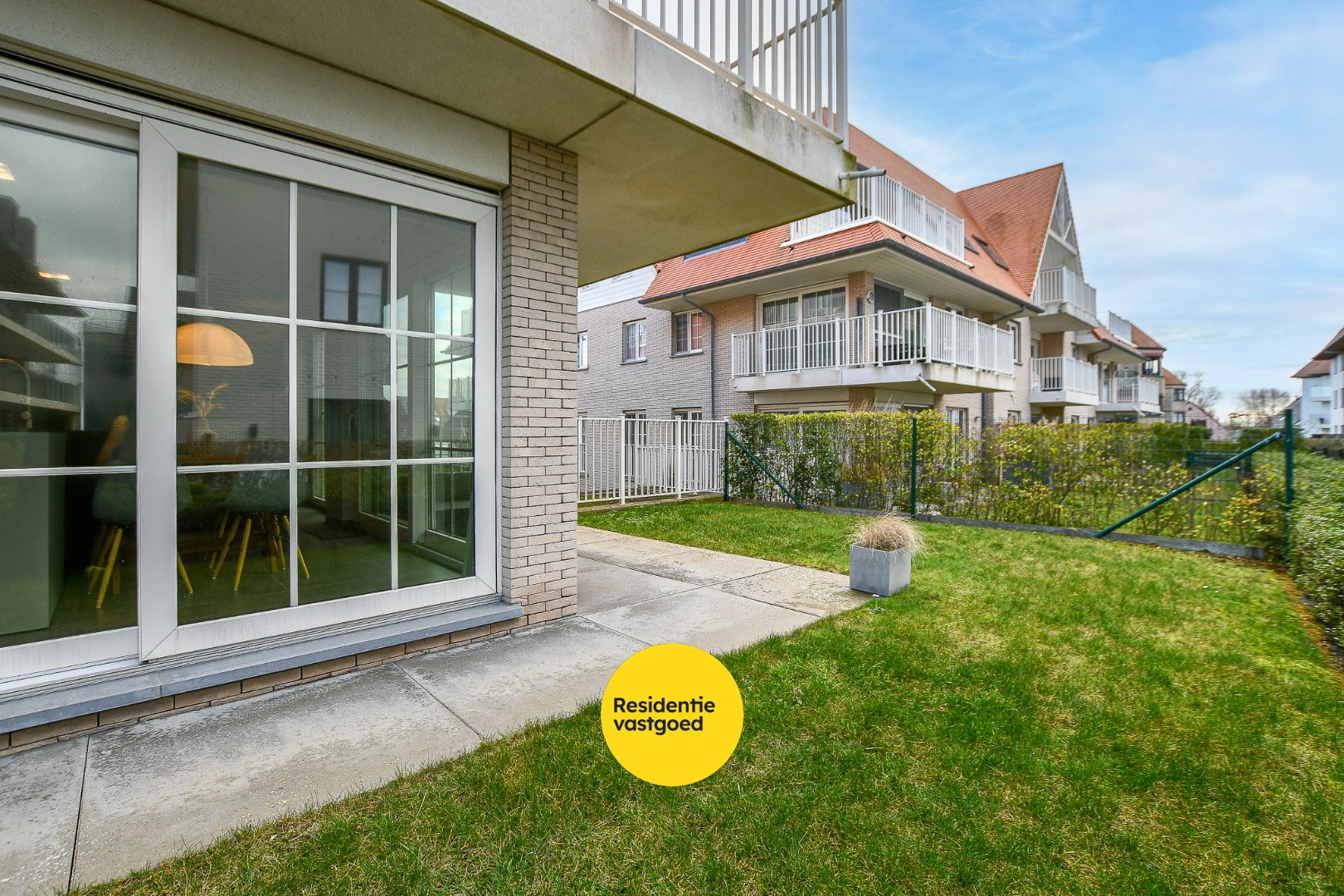 Gelijkvloers 2-slaapkamerappartement met tuin op toplocatie vlakbij de zee! 