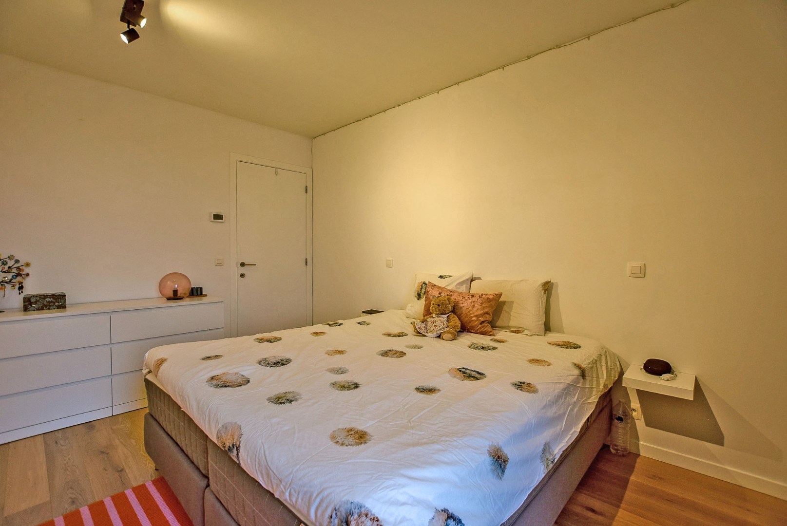 Recent dakappartement met 2 slaapkamers te Oostduinkerke. 