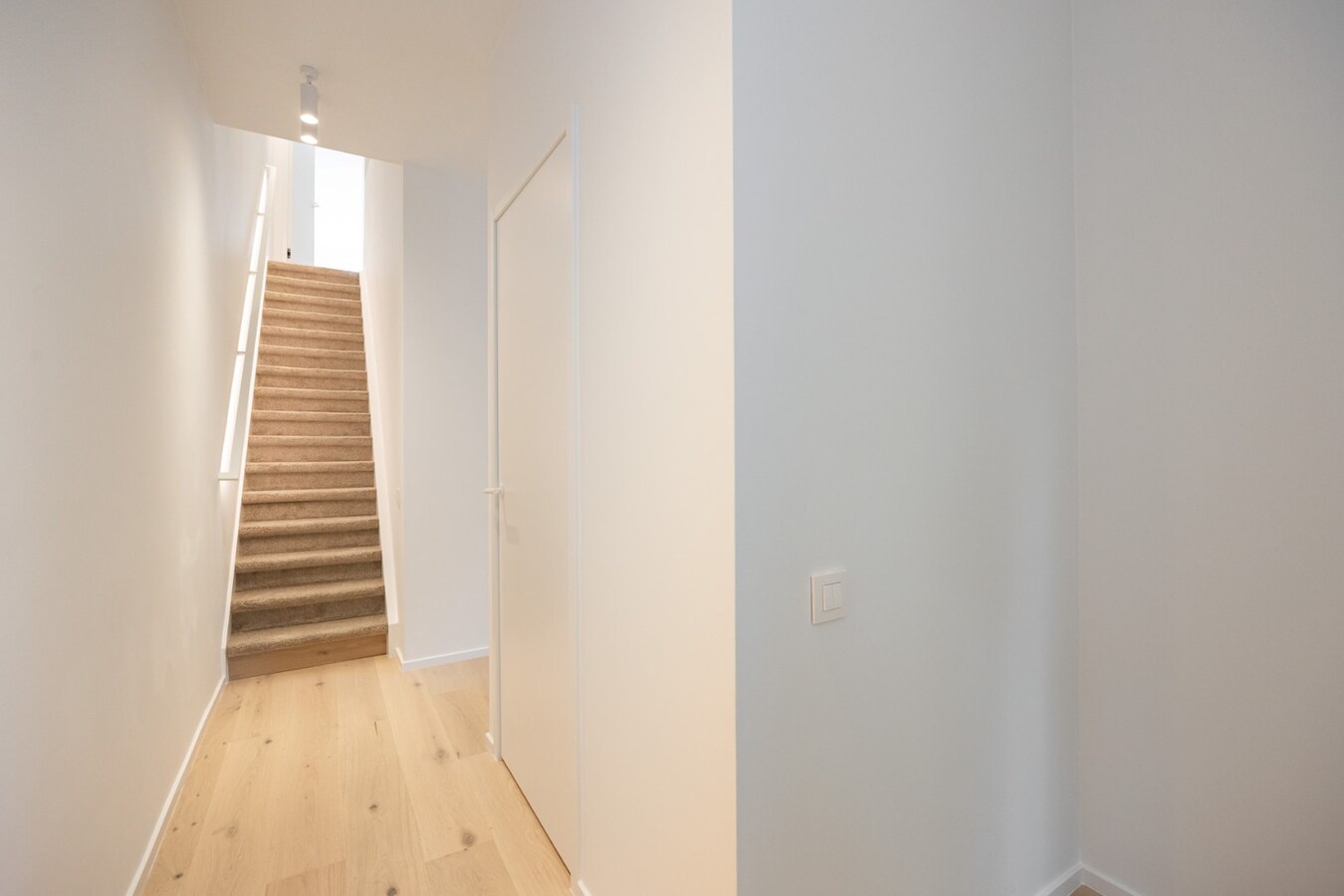 Energiezuinige instapklare woning met 4 slaapkamers en bijgebouw in hartje Schilde 