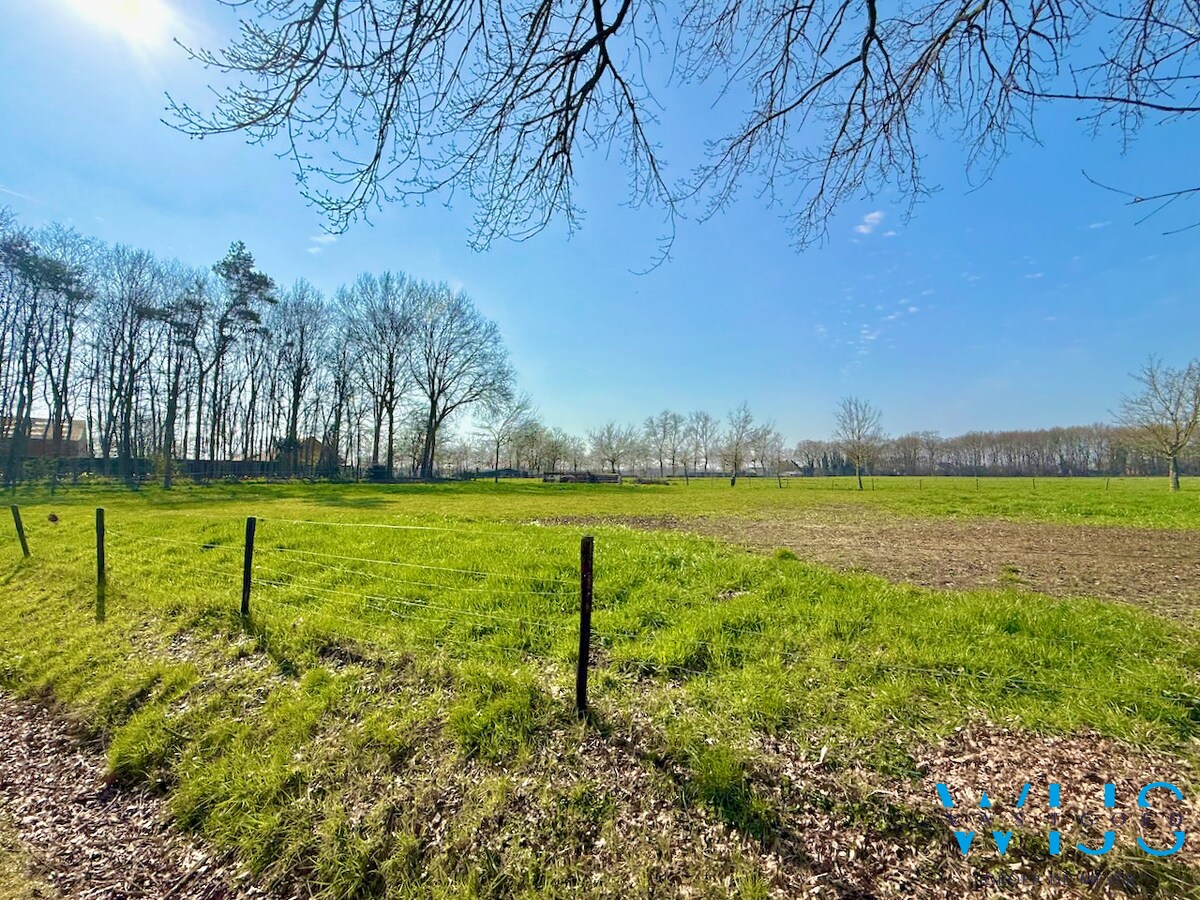 Open bebouwing op fenomenaal perceel van 2.108 m² te Oosteeklo ! 