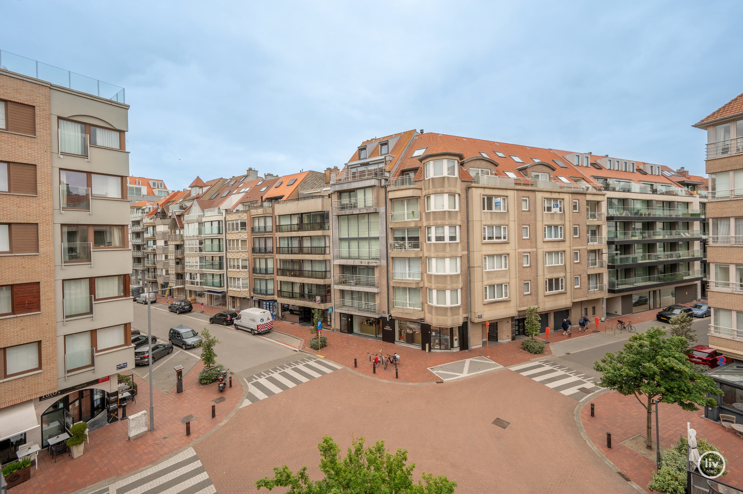 GEMEUBELD - Aangenaam appartement vlakbij het strand en het bruisende Rubensplein. 