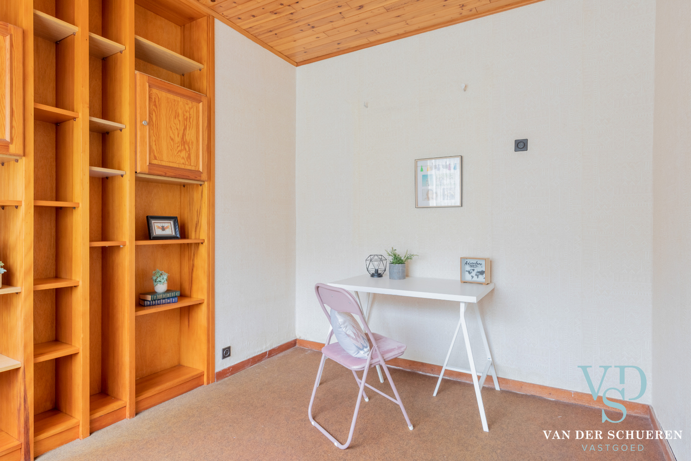 Bungalow met bijgebouw. 