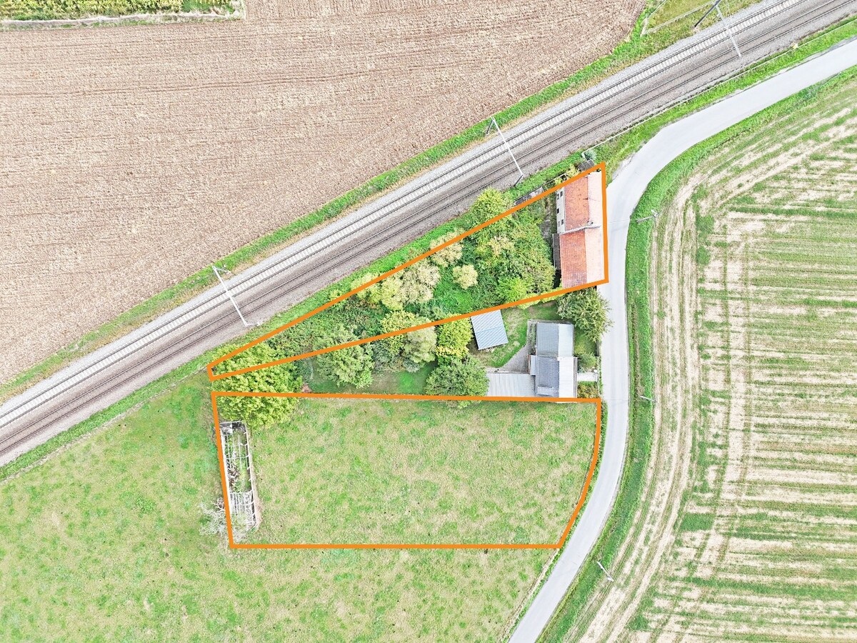 Te renoveren/te slopen woning met zicht op agrarische gebieden te Zwalm 