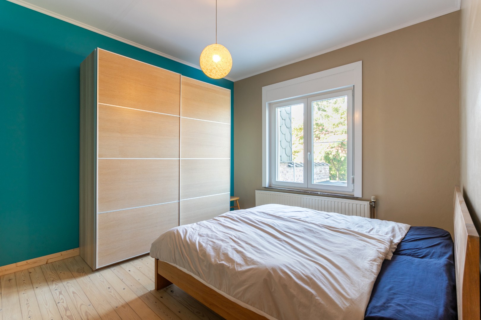 Instapklare woning met 3 slpk, oprit en tuin te Halle 