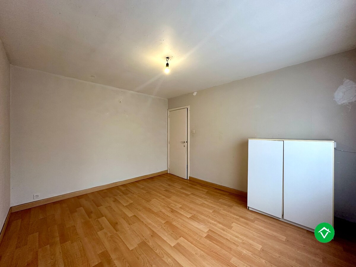 Alleenstaande woning met bakstenen garage en ruime tuin in Ichtegem 