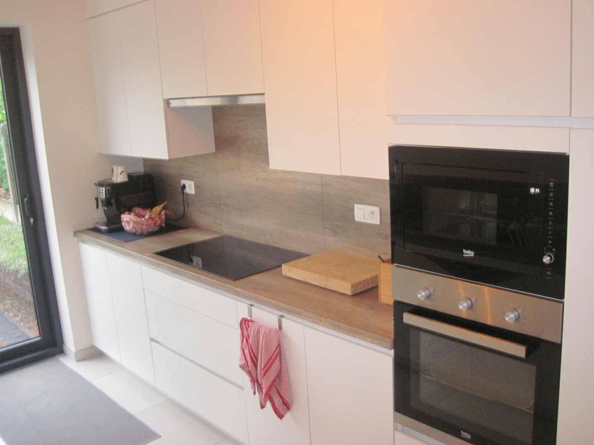 Exceptioneel ruim gelijkvloers appartement. Geen vaste kosten ! 