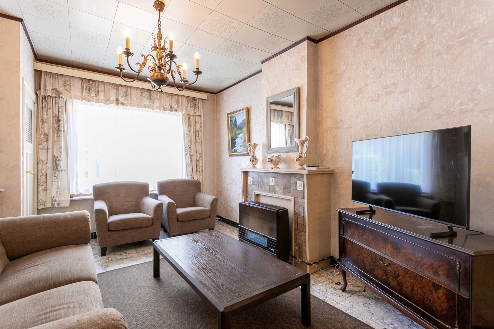Te renoveren woning met 3 slpk te Buizingen 