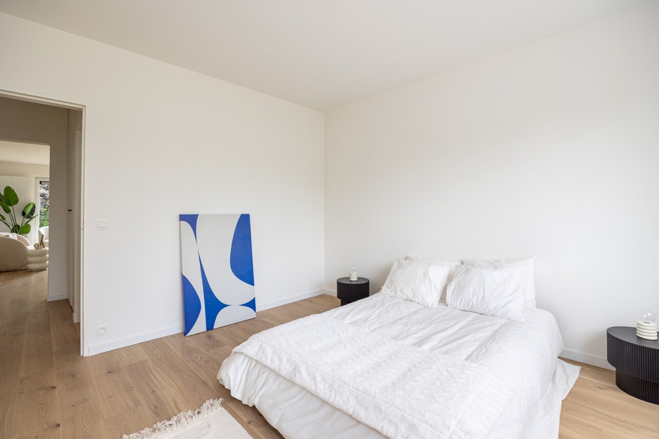 Gerenoveerd glvl appt met tuin te Kontich! 