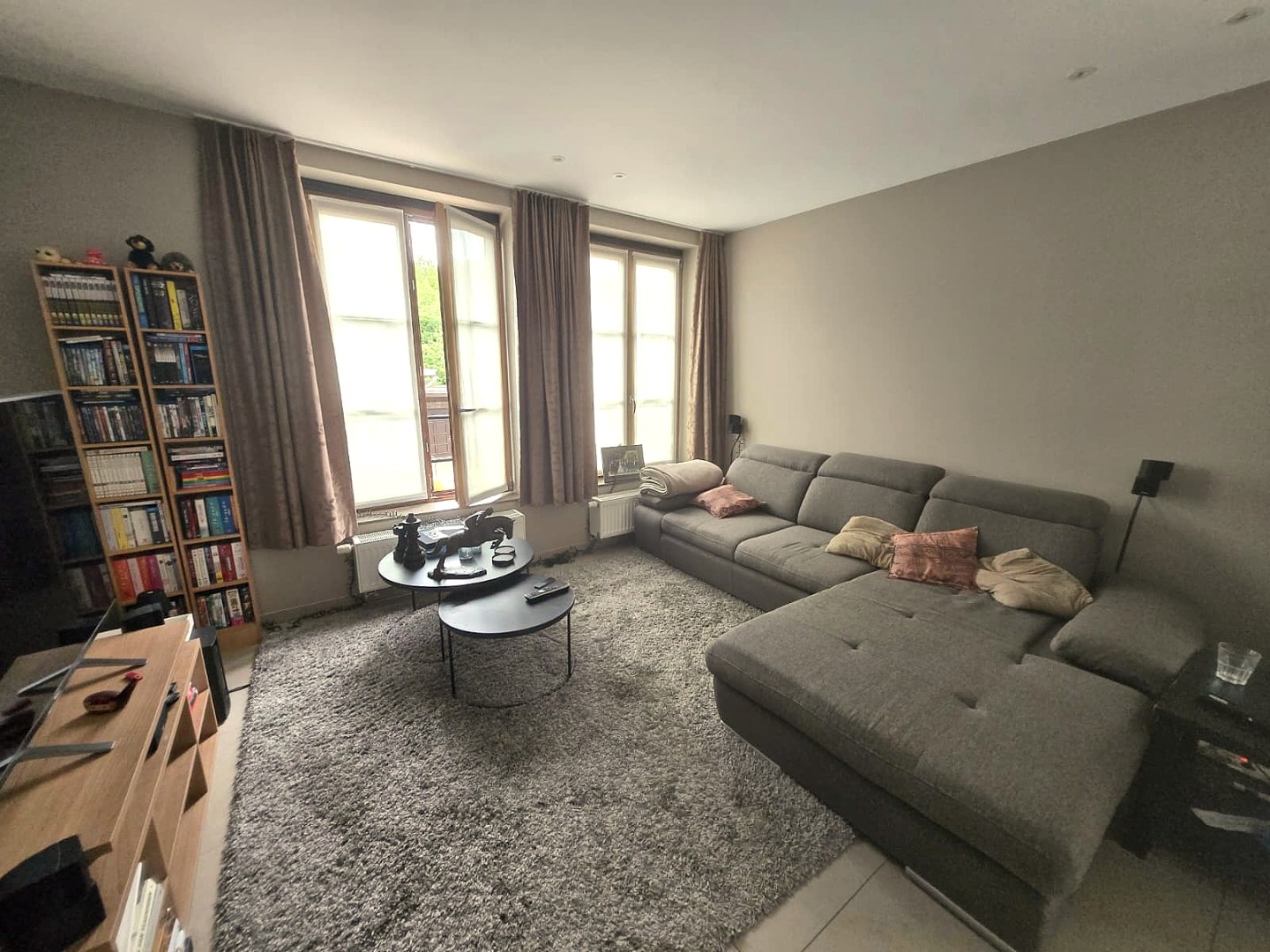 Ruim hoek appartement op de eerste verdieping in het dorp van Bachte-Maria-Leerne. 