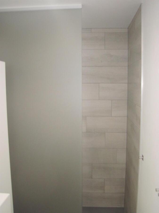 LUXUEUS 1-SLPK-APPARTEMENT   (geen vaste kosten !). 