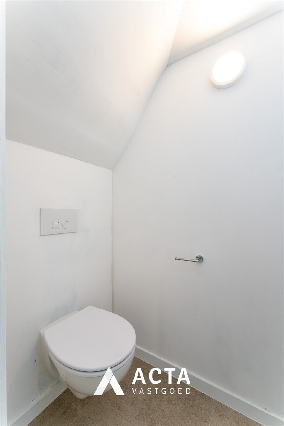 Recent gerenoveerd gelijkvloers appartement nabij centrum 
