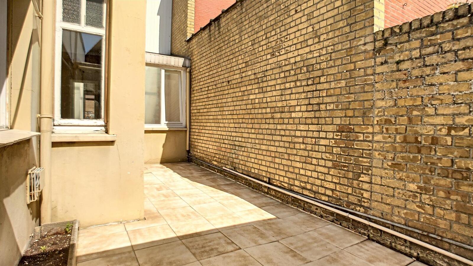 Te renoveren woning met dubbele garage en oprit- Zeebrugge 