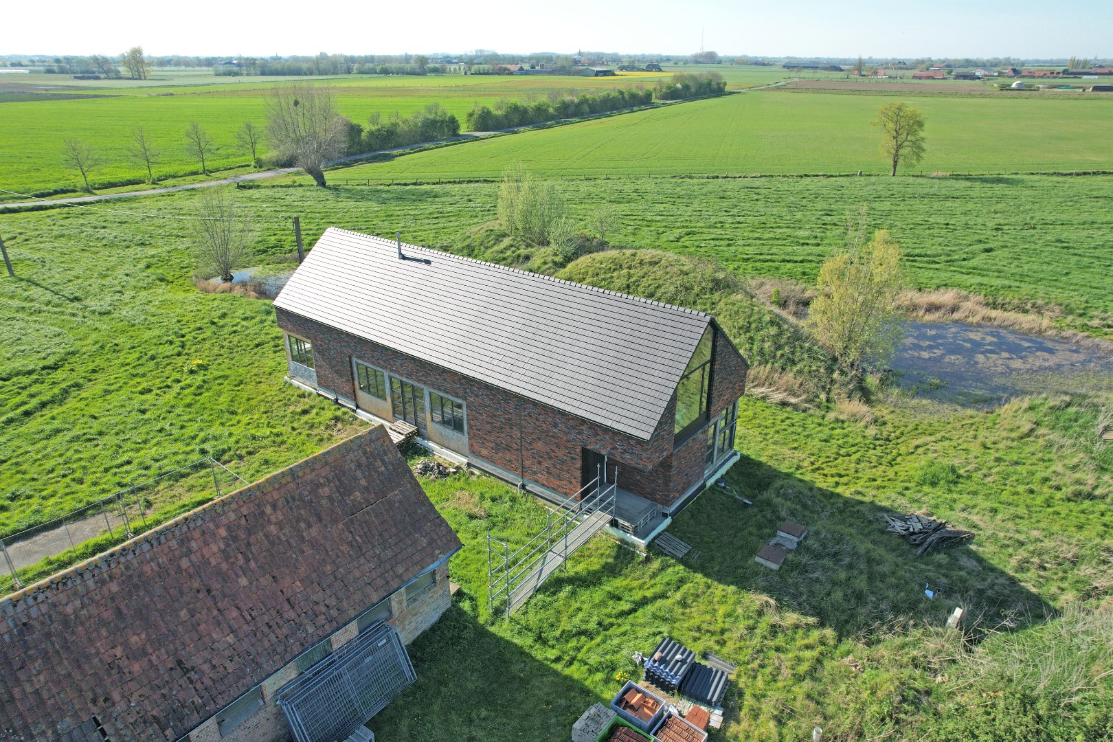 Unieke casco woning op 2ha grond. 