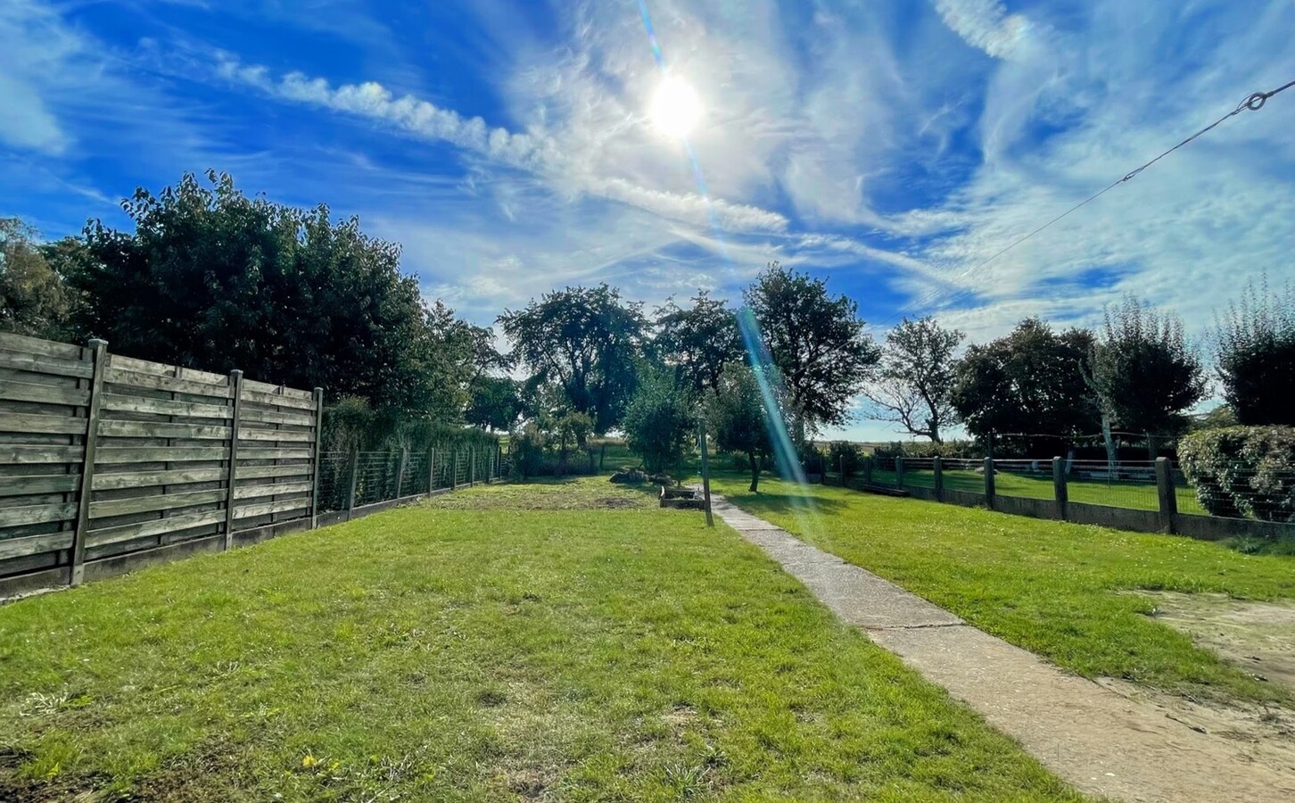 Ruime, te renoveren gezinswoning op zuidgericht perceel van 739 m² 