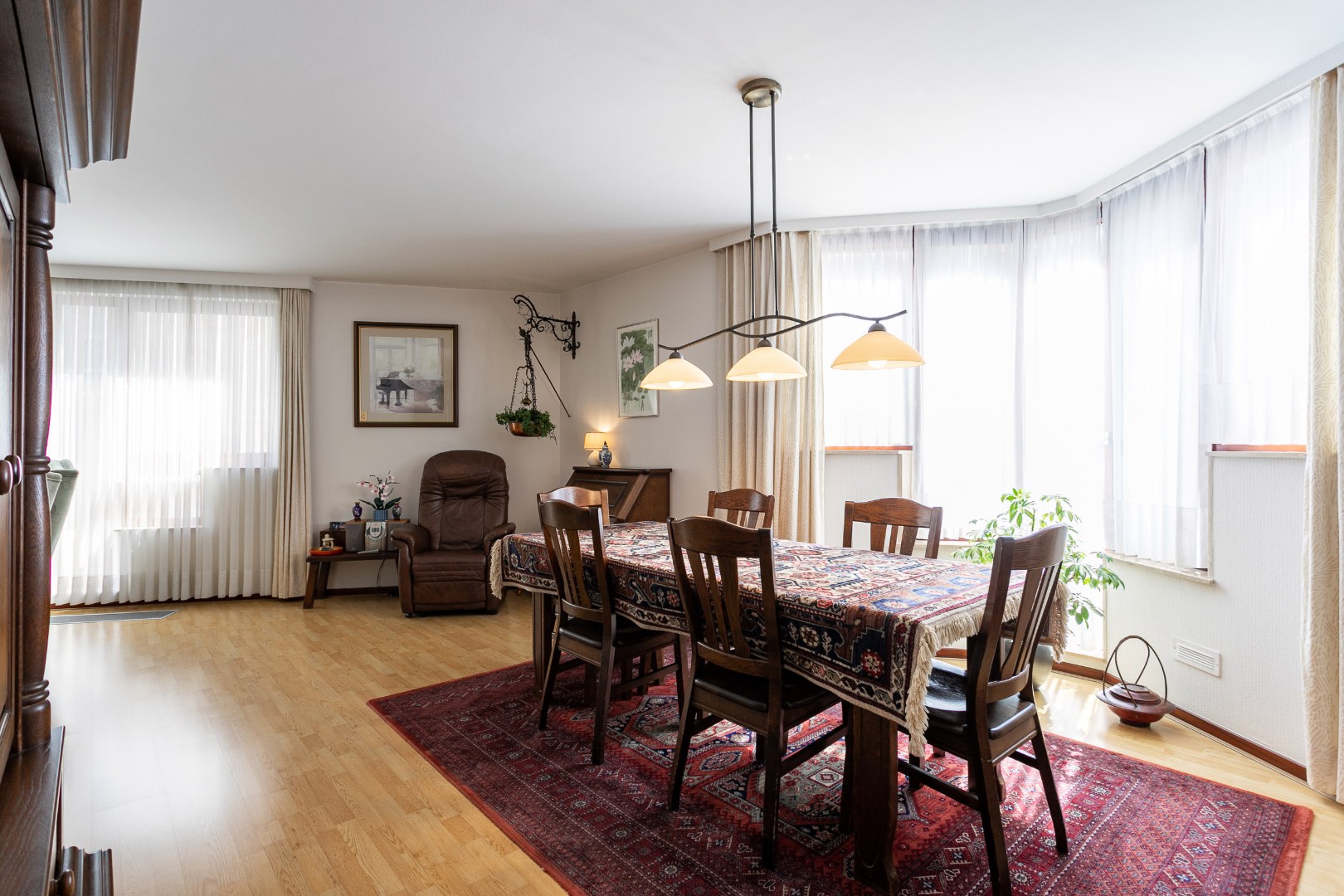 Ruim 3-slaapkamerappartement (EPC C) met terras en uniek zicht op de basiliek in hartje Halle 