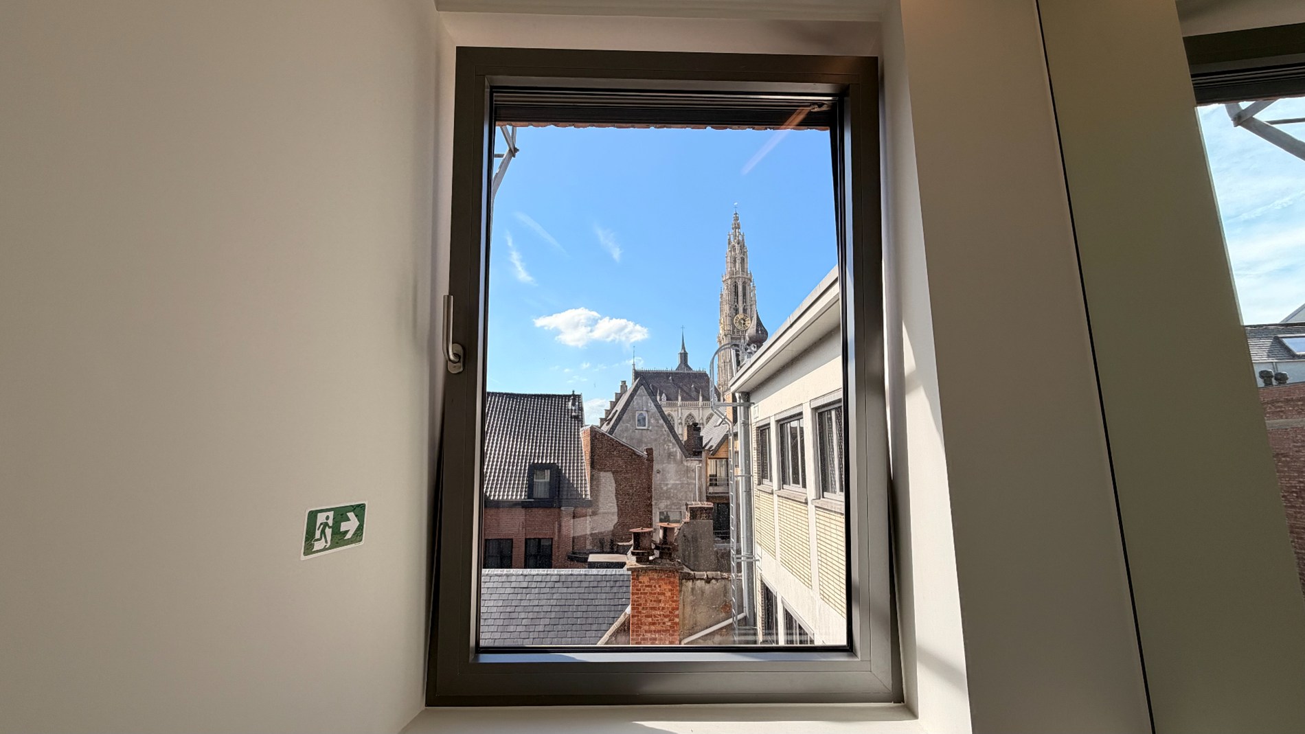 Instapklare kantoorruimte te huur in hartje Antwerpen