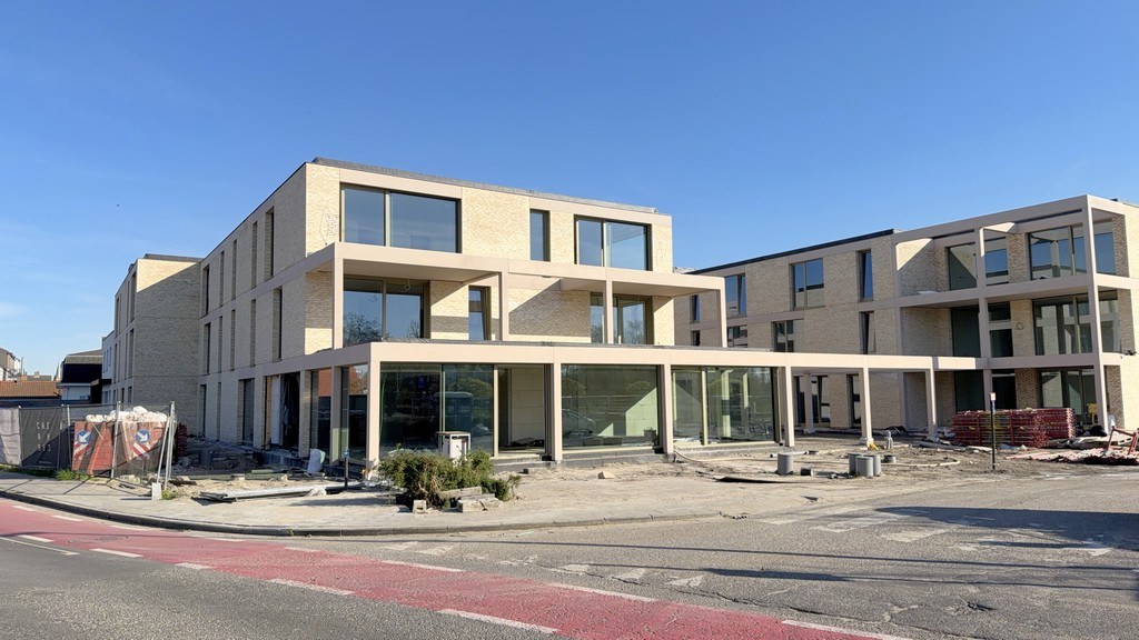 Nieuwbouw commercieel gelijkvloers te koop aan station Eke-Nazareth