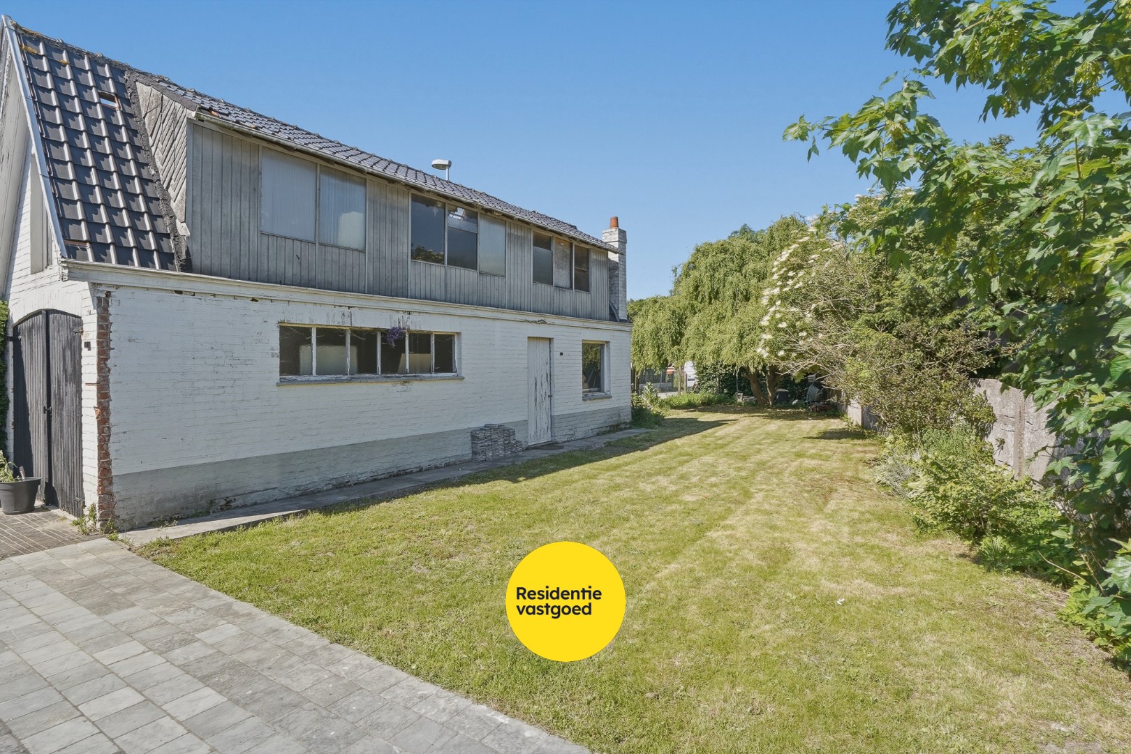 Alleenstaande woning met prachtige uitbouw in centrum Veldegem 
