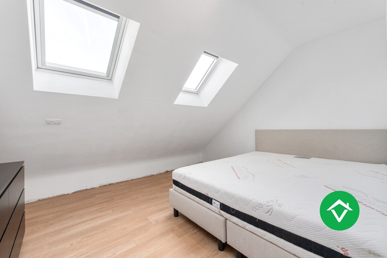 Volledig vernieuwde woning met 3 slaapkamers en bijgebouw in centrum Koekelare 