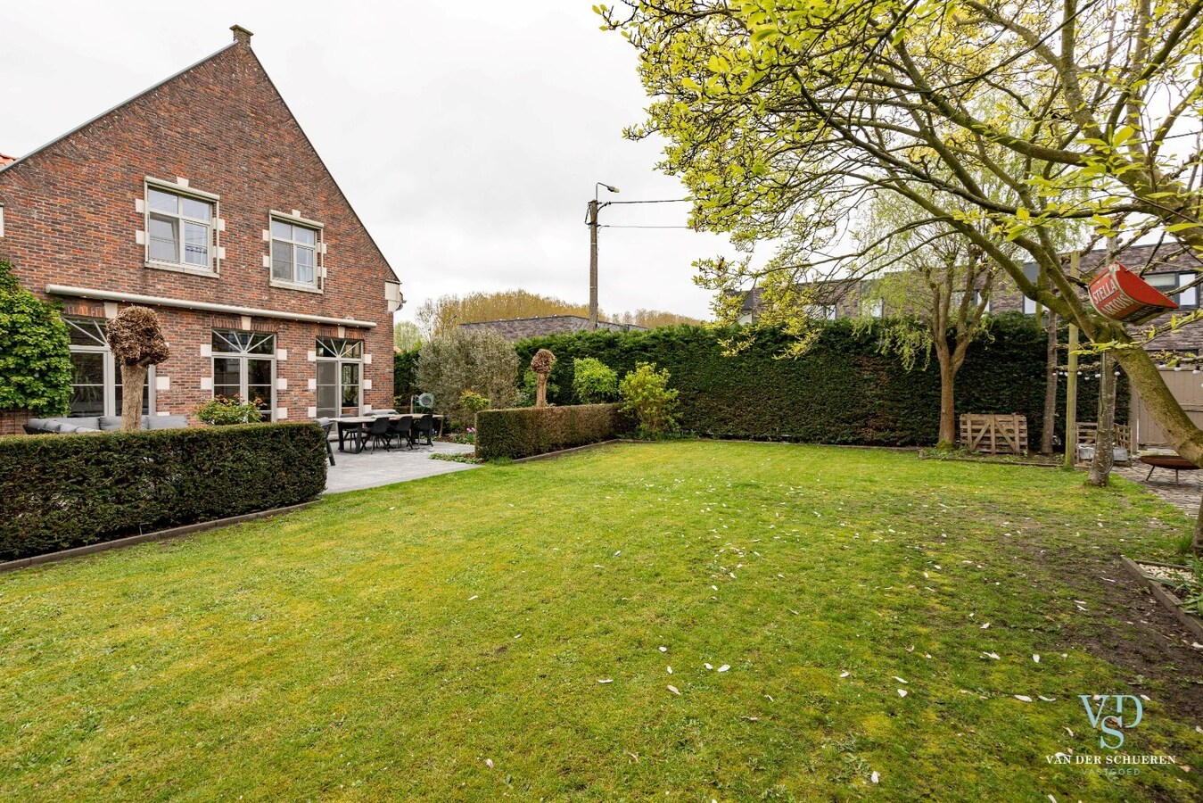 Ruim en stijlvol wonen in hartje Gavere. 