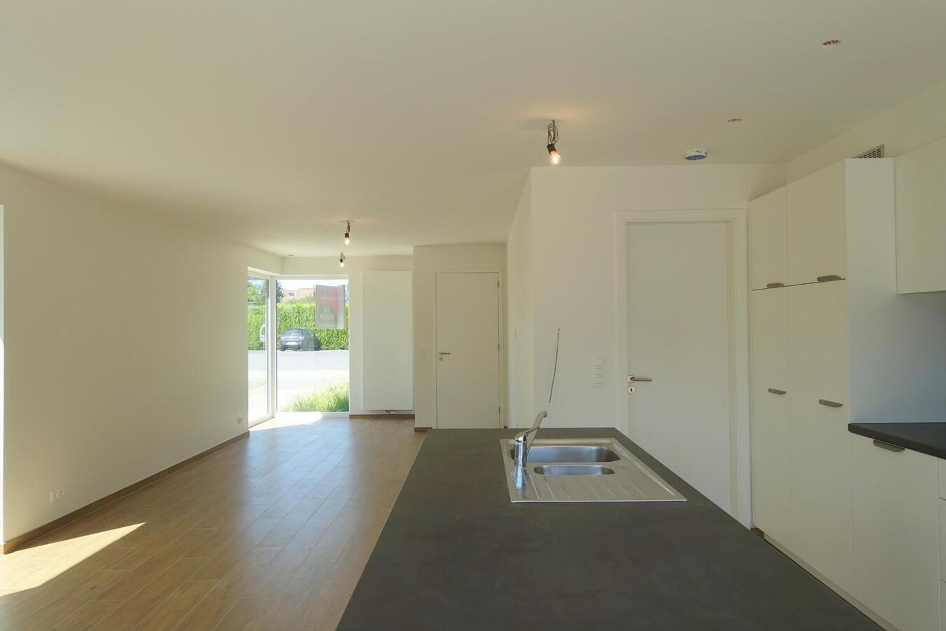 Half-open nieuwbouwwoning met zonnige tuin 