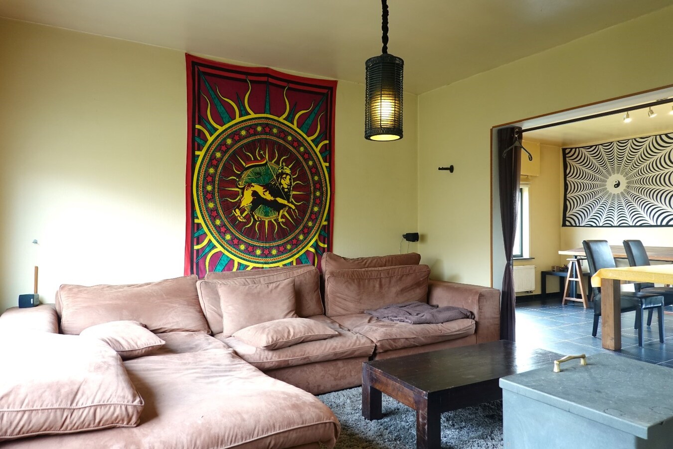 Ruime gerenoveerde alleenstaande woning met tuin, garage en 3 slaapkamers in Zerkegem 