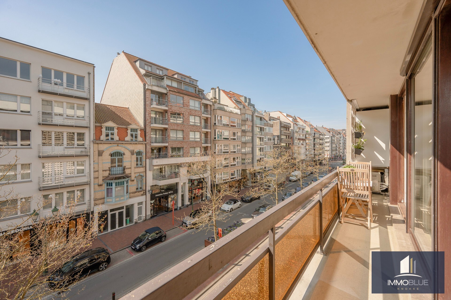 Appartement d’angle lumineux avec vue dégagée. 