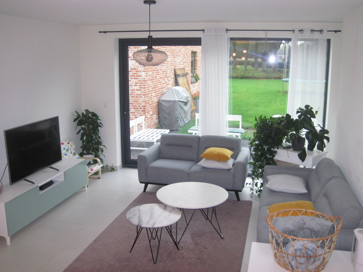 Exceptioneel ruim gelijkvloers appartement. Geen vaste kosten ! 