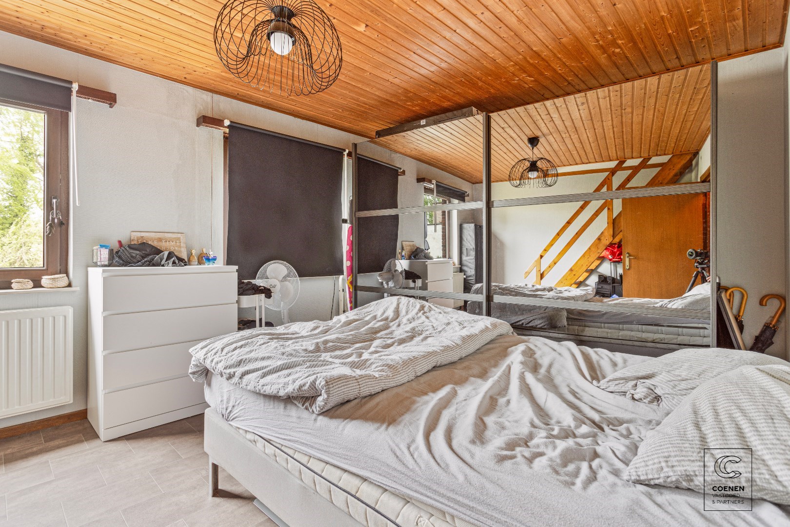 OPBRENGSTEIGENDOM bestaande uit twee appartementen en twee studio's op een perceel van 568 m2 gelegen op een uitstekende locatie te Hoboken 