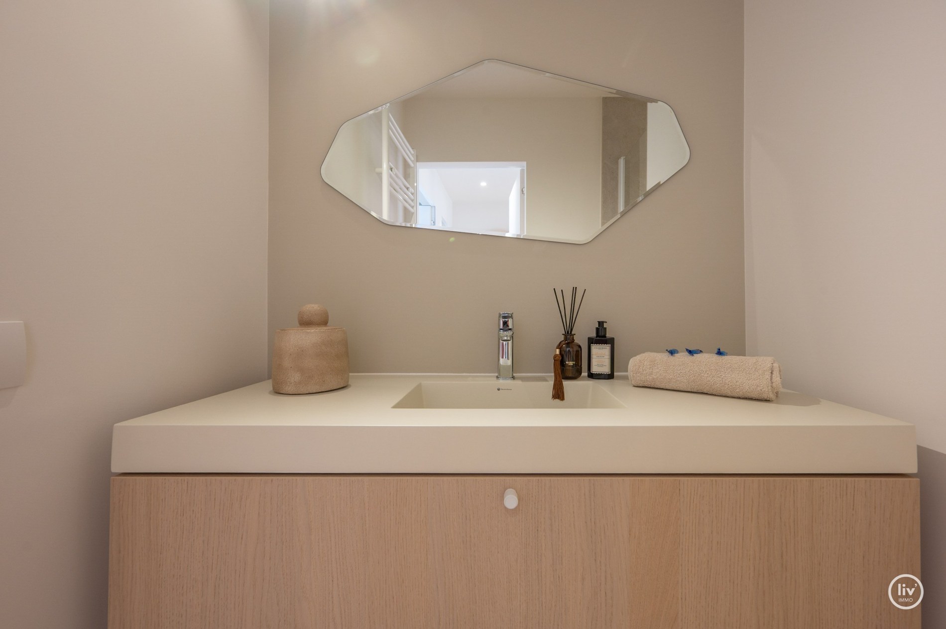 Volledig gerenoveerd en stijlvol appartement in het hart van Knokke in de  Lippenslaan. 