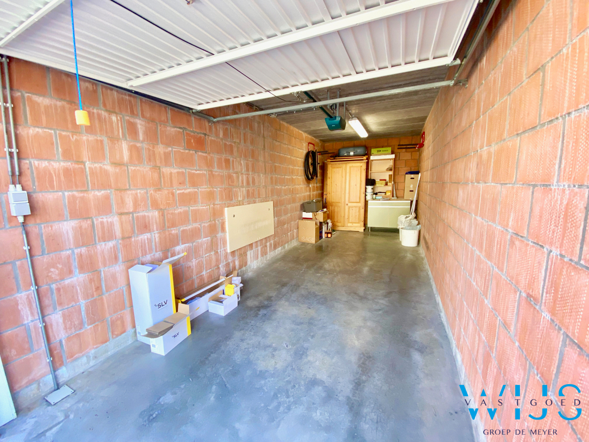 Prachtig 2 slaapkamer appartement MET ruim terras &amp; garage te ERTVELDE ! 