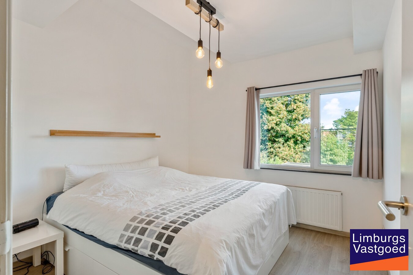 App., 119 m², 2 slpk, terras, autostaanplaats 