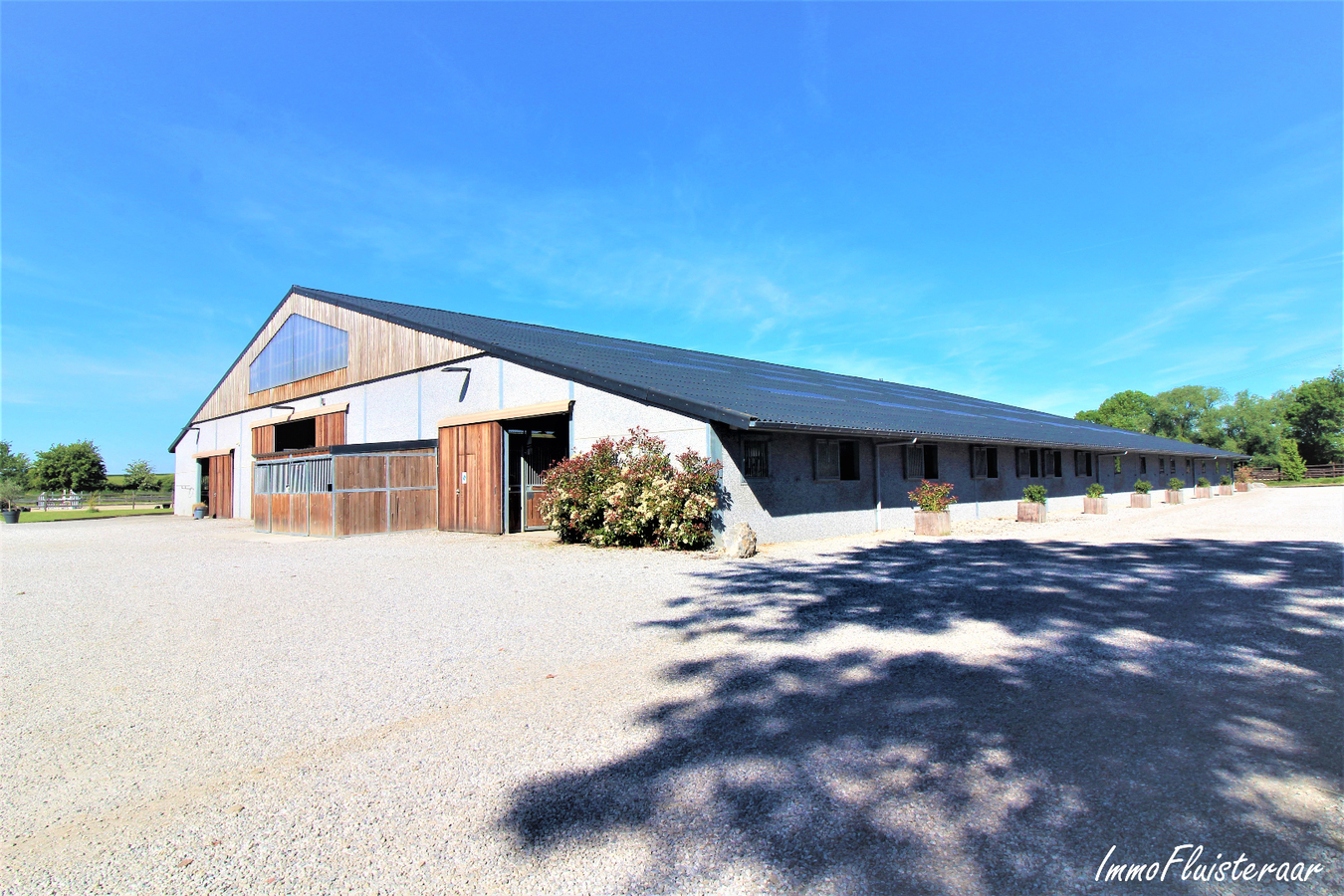 Professional recently built equestrian center on more than 3ha at Hannut (Luik/Liège; Belgium) 