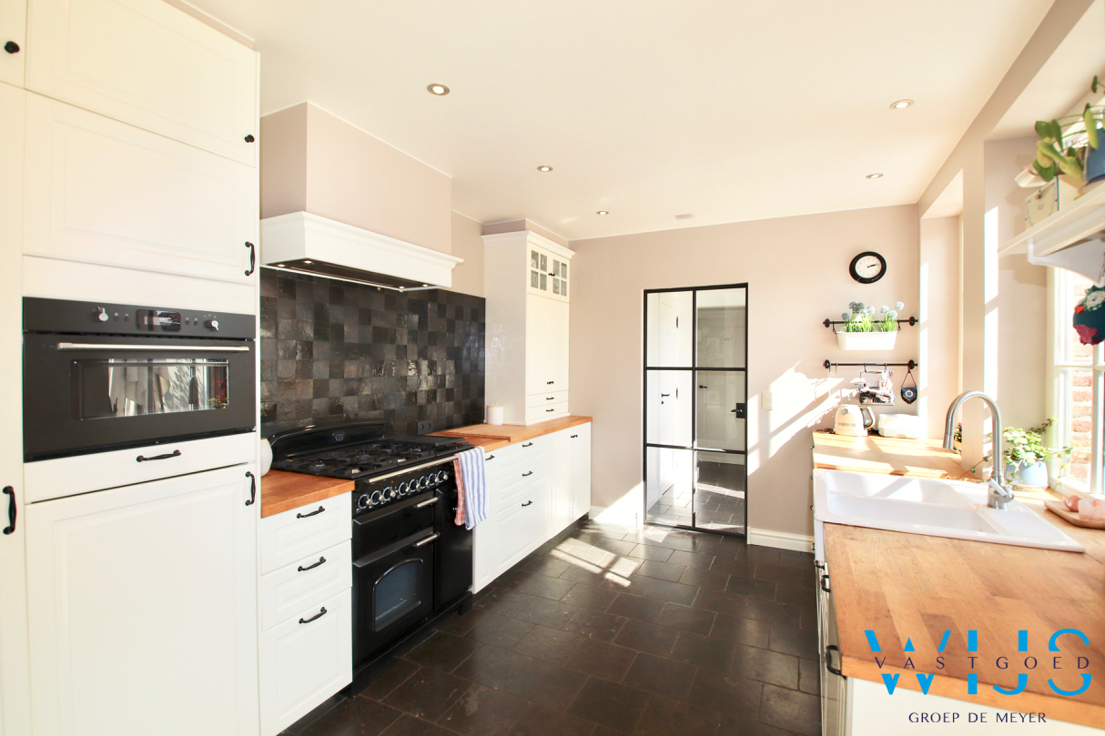 Prachtig afgewerkt landelijk woonhuis in hartje Ertvelde ! 