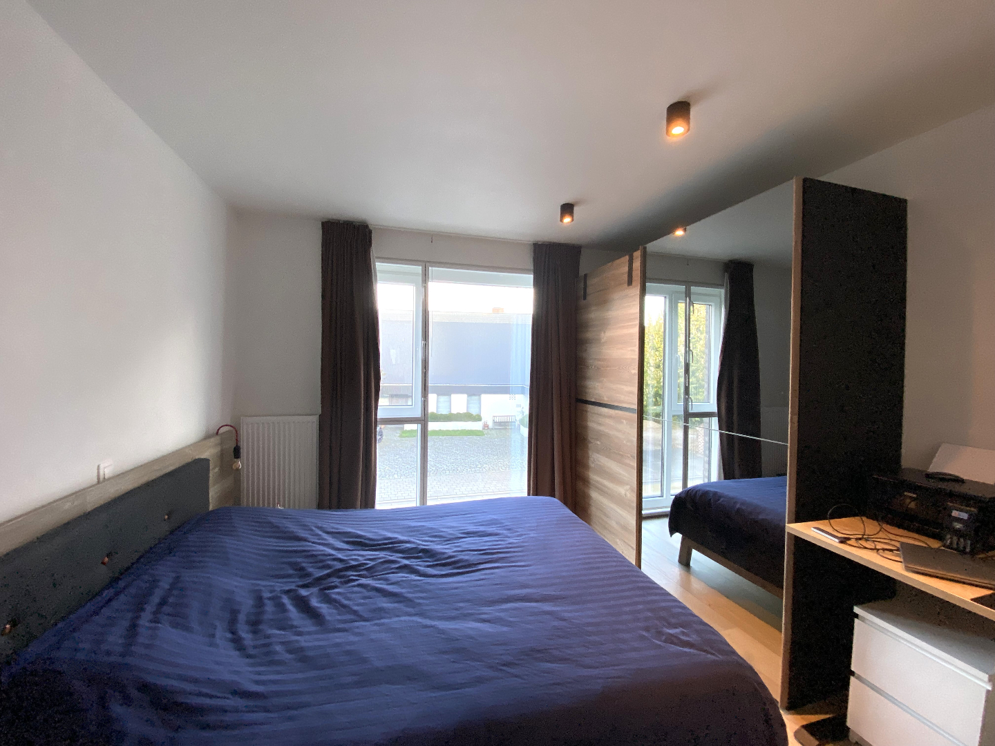 Instapklaar modern 2-slaapkamerappartement met garage in hartje Waregem! 