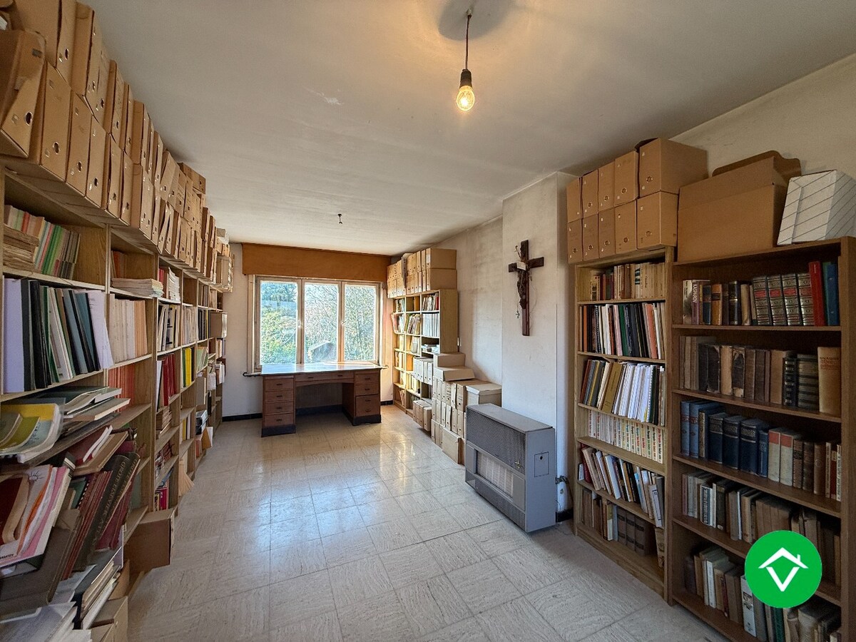 Stevige rijwoning met 4 slaapkamers, tuin en garage te Roeselare 