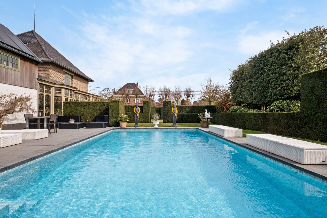 Exclusieve villa met buitenzwembad en privéwelness te Waregem ! 