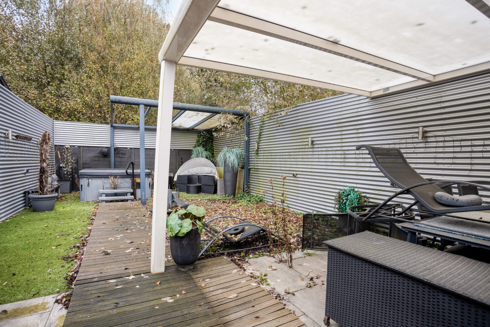 Te renoveren woning met 5 slpk. op ruim perceel van 18a 95ca in Mol 