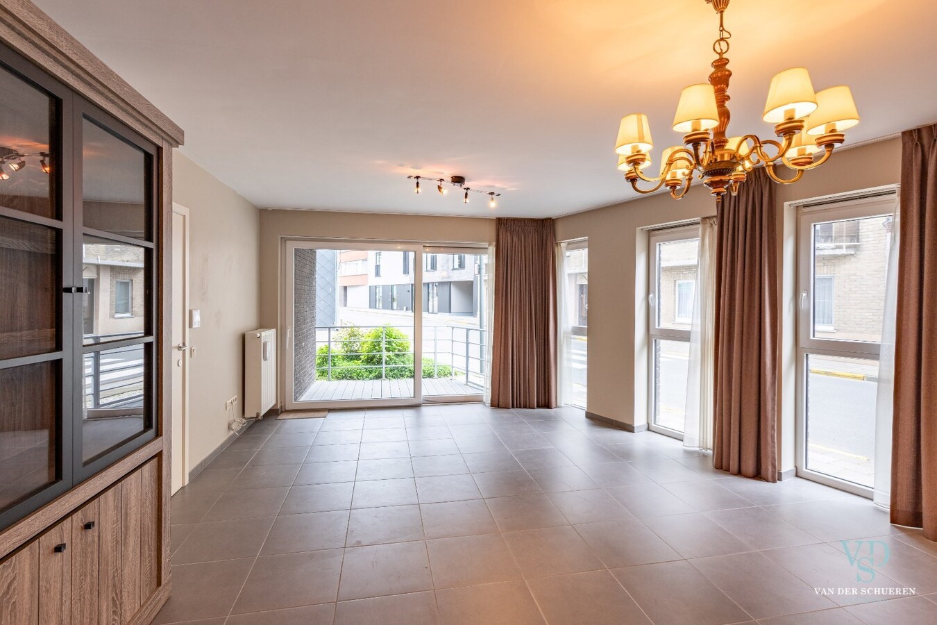 Ruime,  recente assistentie-flat. 