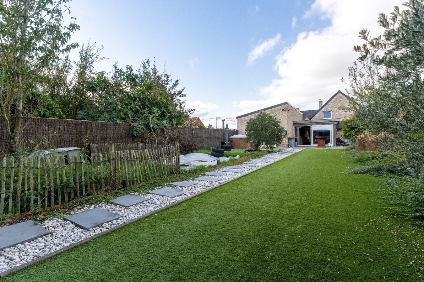 🏡 Te koop in Houthulst – Ruime open bebouwing op 600 m² met grote garage 