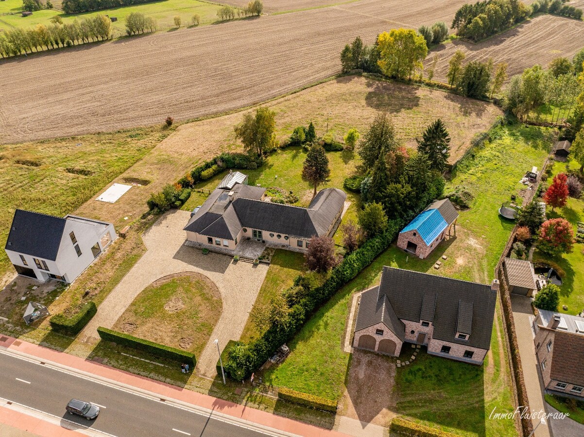 Goed gelegen ruime villa met weiland 