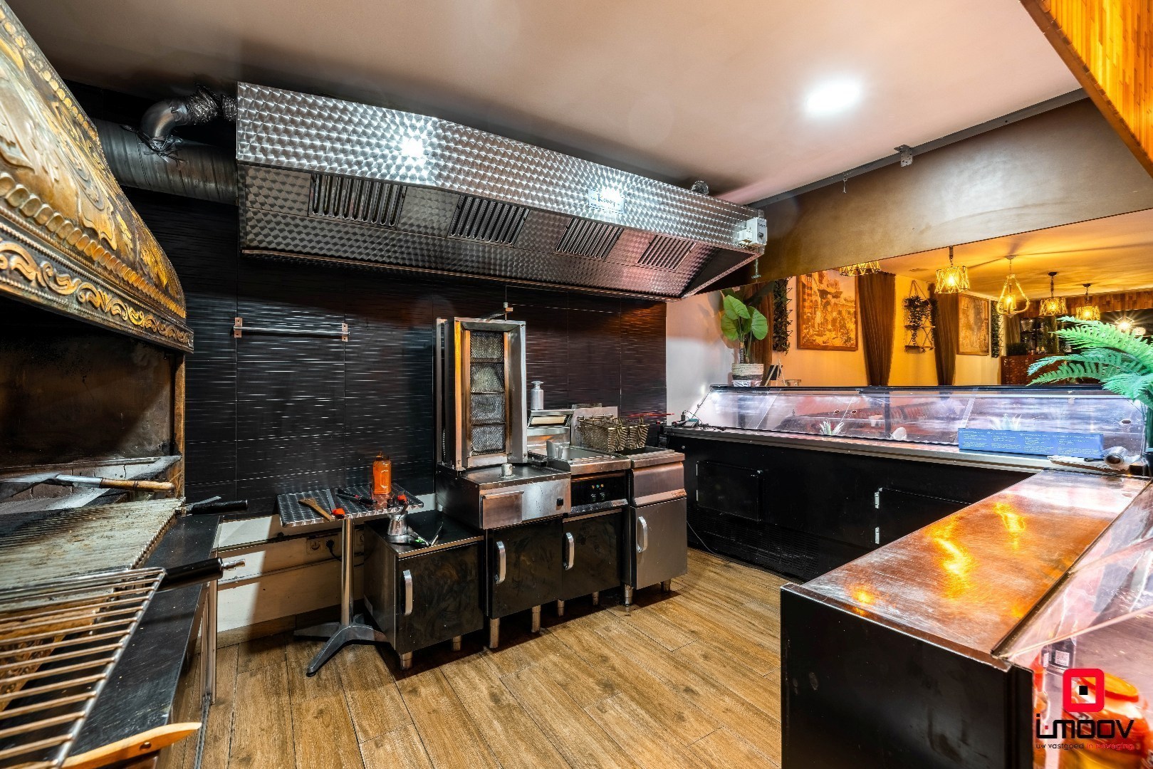 Uniek gemengd pand met commerciële invulling én ruime privéwoning in opkomende buurt van Gent 