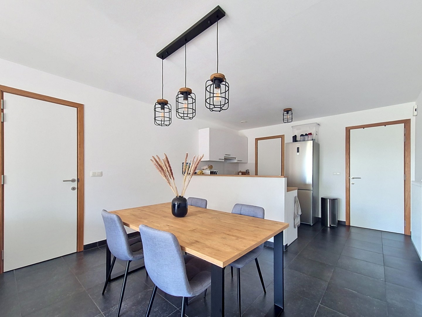 Appartement met 2 slpks, 2 terrassen en autostandplaats 