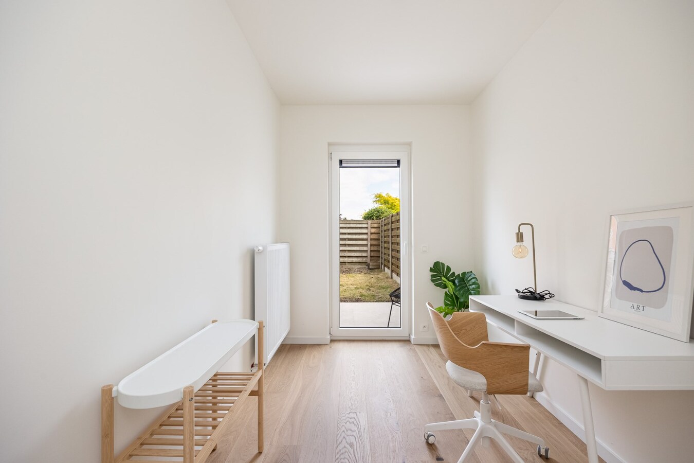 Gerenoveerd glvl appt met tuin te Kontich! 