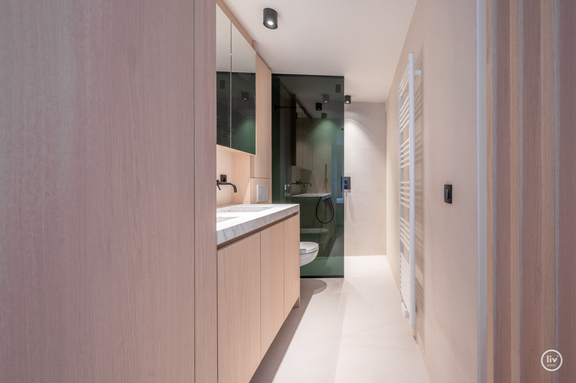 Appartement d'angle entièrement rénové, bien situé sur la Lippenslaan (ACTION PRINTEMPS*) 