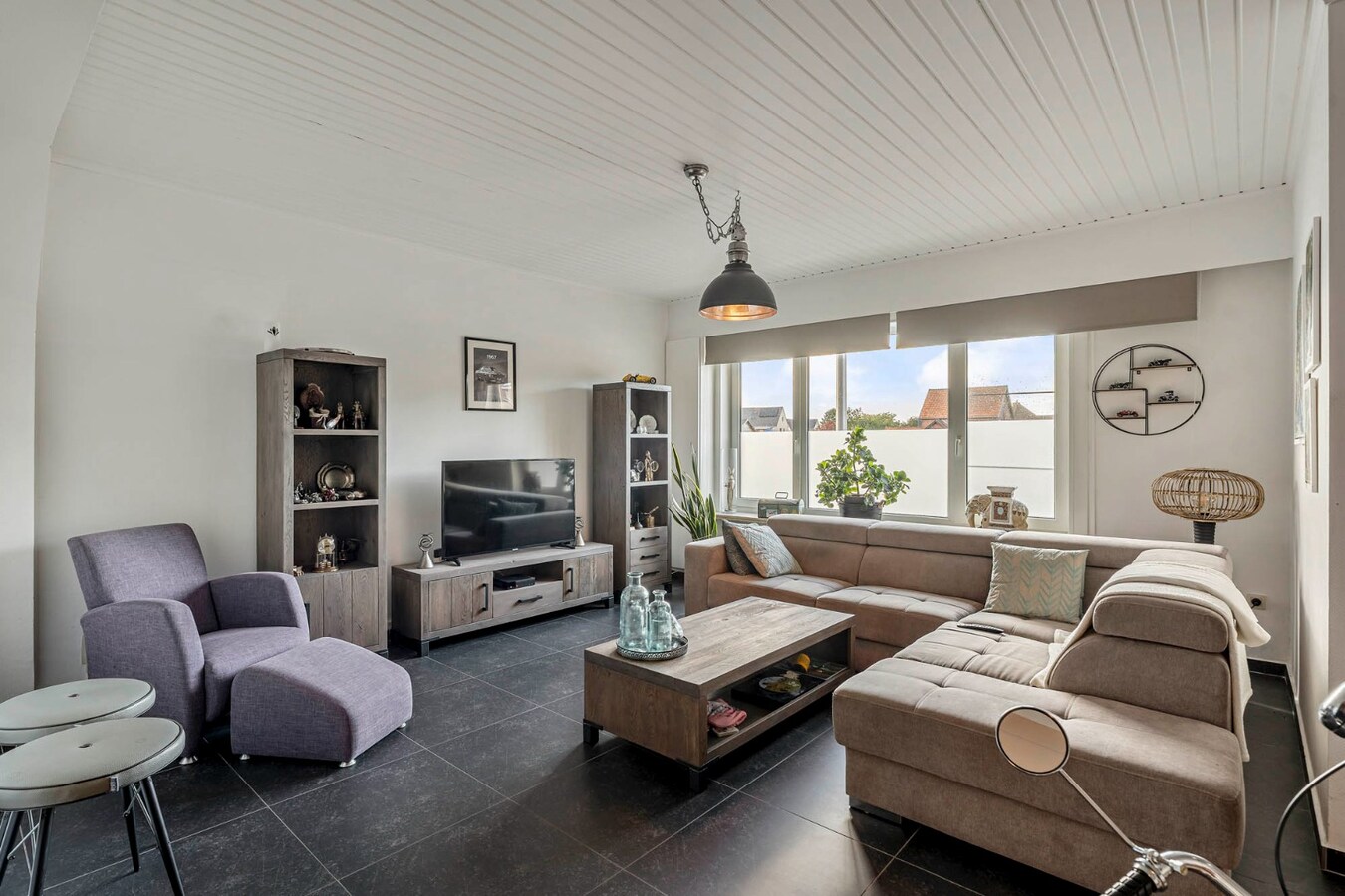 Comfortabel, gelijkvloers appartement mét ruime tuin en carport! 