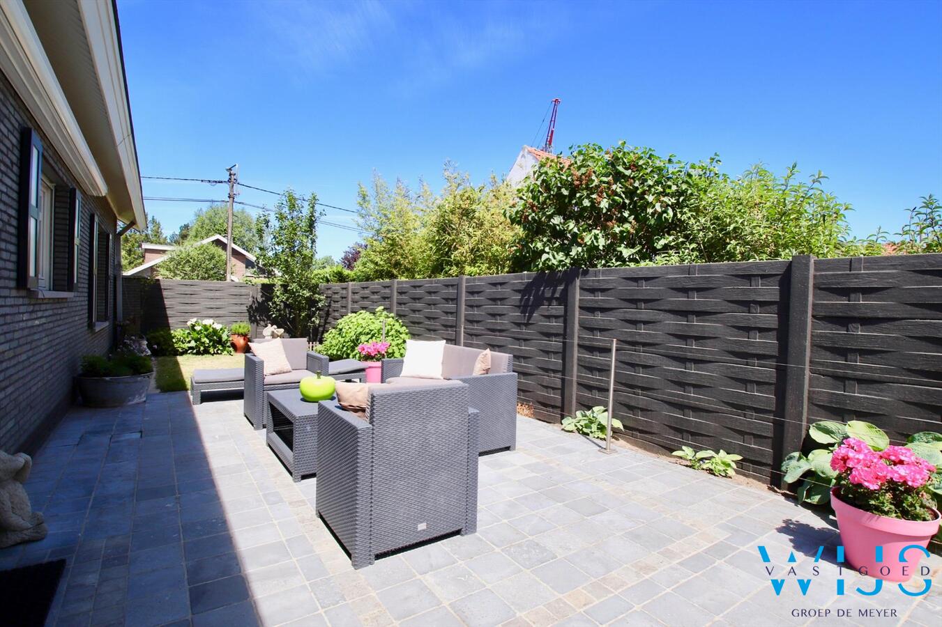 Piekfijn onderhouden en gerenoveerde bungalow te Zelzate! 